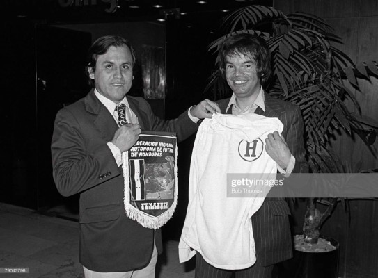 Técnico y ser humano ejemplar: Las 20 fotografías imborrables de 'Chelato' Uclés en su paso por el fútbol