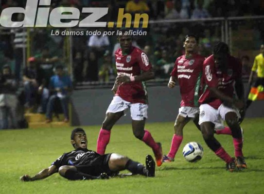 Las mejores imágenes del empate polémico entre Marathón-Olimpia
