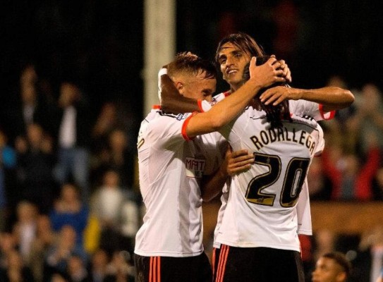 Bryan Ruiz marcó para llevar al Fulham a la siguiente ronda de la Capital One