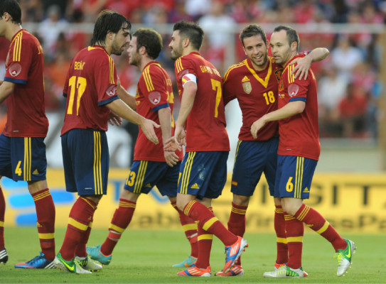 España le muestra a Panamá el fútbol de excelencia.