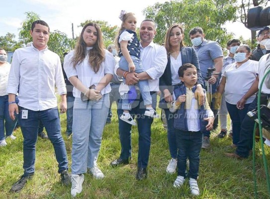 Xiomara Castro y 'Papi' a la orden: candidatos presidenciales ejercen sufragio en elecciones de Honduras