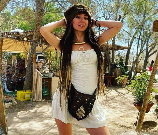 La mujer que Hamás exhibió como trofeo de guerra: asistía a un festival de música por la paz