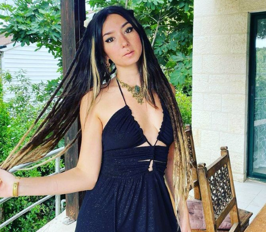 La mujer que Hamás exhibió como trofeo de guerra: asistía a un festival de música por la paz