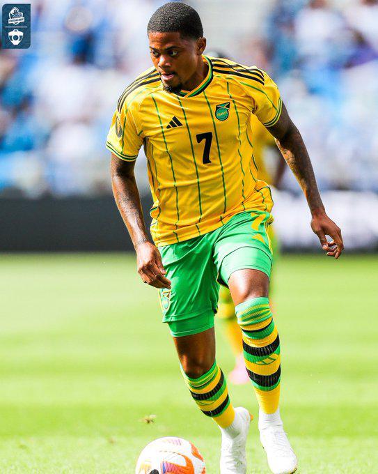 Concacaf: Futbolista de Jamaica renuncia a la selección y explica la inesperada razón: “Nos dan camisetas de mujer...”