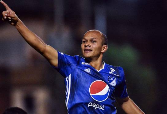 Juan David Pérez jugando con Millonarios de Colombia.