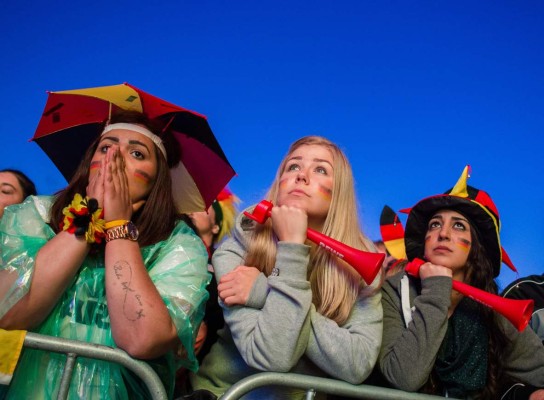 FOTOS: Las bellezas del Italia-Alemania por la Euro 2016