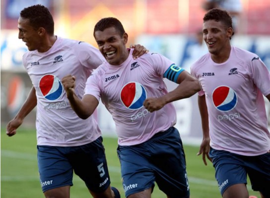 Los uniformes más raros que se han visto en la Liga Nacional de Honduras