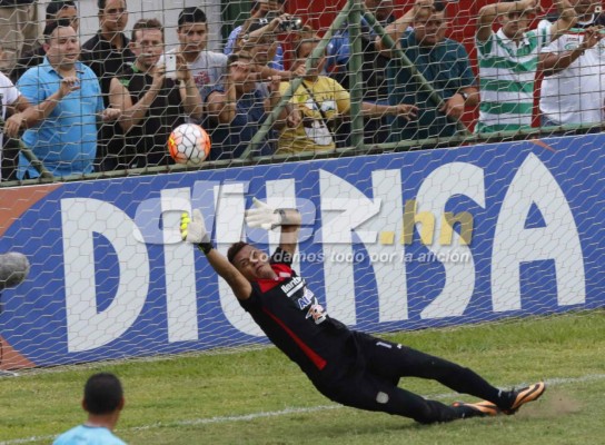 FOTOS: Entre cocinas, peleas, risas y golpes, Marathón hizo pedazos al Olimpia