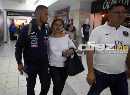 ¡Besos, abrazos y fotos! Así fue la salida de Honduras rumbo a Chile