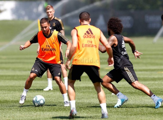 El minuto de silencio por Zidane y el nuevo 'look' de Sergio Ramos en la práctica del Real Madrid