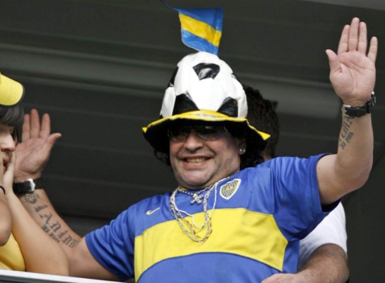 ¡Un hincha más! Las mejores fotos de Diego Maradona apoyando a Boca Juniors