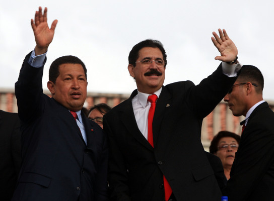 Hugo Chávez muere por un cáncer y termina una era en Venezuela.