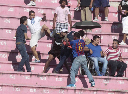 Barras de Olimpia y Motagua protagonizaron otro hecho bochornoso en Tegucigalpa.