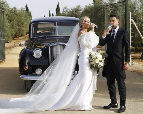 Las nuevas fotos de la boda de lujo de Jordi Alba y Romarey Ventura: Invitados especiales y Antonela deslumbró con Messi