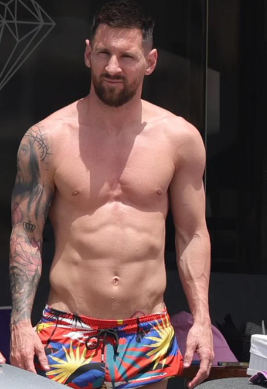 Antonela Roccuzzo deslumbra: Así son las vacaciones de Lionel Messi en Ibiza; Esta famosa pareja los acompañó