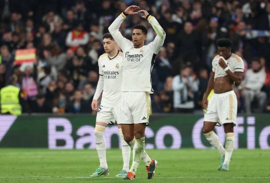 Real Madrid rescata un polémico triunfo ante el Almería en la Liga Española con grandes incidencias del VAR