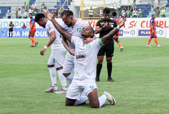 El delantero Georgie Welcome festeja el gol contra la UPNFM.