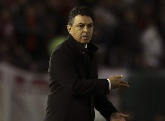 Rumores/fichajes: Real Madrid busca dos volantes, Barcelona a DT y Zlatan podría volver a Italia