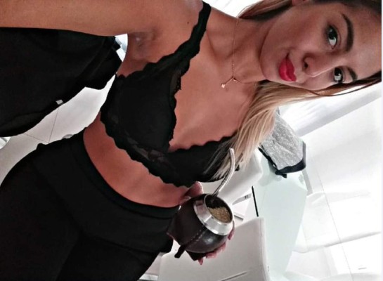 ¡Escándalo! El mexicano Marco Fabián aparece semidesnudo con una aficionada argentina