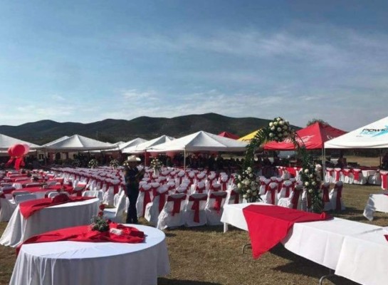 ¡UNA LOCURA! Los XV de Rubí, en fotografías