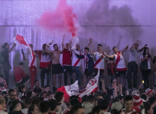 Balas, violencia y desaparecidos: festejo de afición de River termina en batalla campal