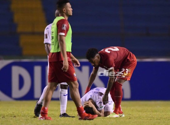 Las impactantes y desgarradoras fotos de los futbolistas de Honduras en el Olímpico y el júbilo de los panameños