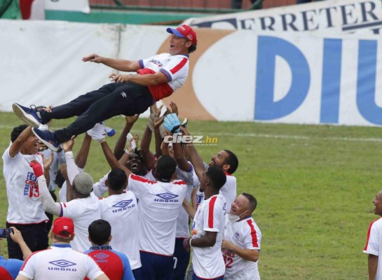 ¡Bicampeón! Pedro Troglio se suma a la lista de entrenadores extranjeros exitosos en Olimpia
