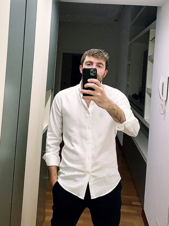 Su primer ‘bombazo’ y la noticia que lo cambió todo: la agitada vida de Fabrizio Romano, el periodista que le pega a los fichajes