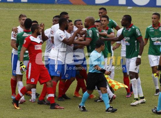 FOTOS: Entre cocinas, peleas, risas y golpes, Marathón hizo pedazos al Olimpia
