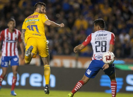Liga MX: Nahuel Guzmán sorprende con su nuevo look en apoyo al movimiento LGBT