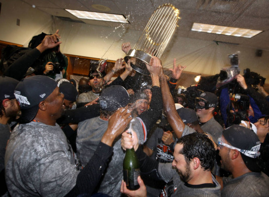 ¡Gigantes se corona campeón de la Serie Mundial!