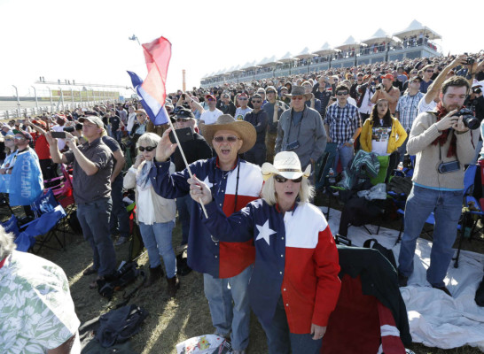 Hamilton ganó en EE.UU., y el campeón de la F1 se conocerá en Brasil.