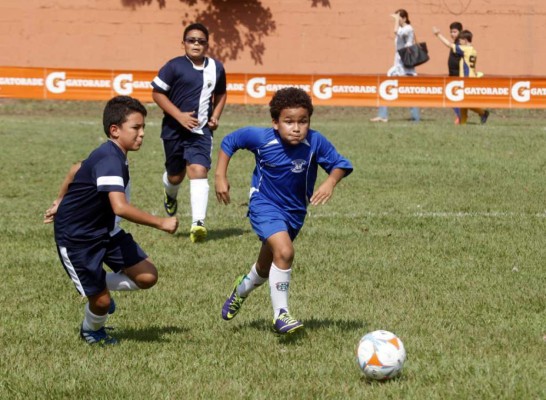 Los hijos de grandes futbolistas hondureños que sueñan seguir sus pasos