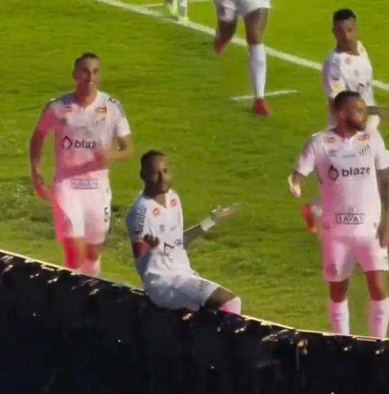 El show de Neymar con el Santos de Brasil: golazo olímpico, asistencias y festejó como Cristiano Ronaldo