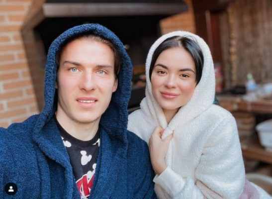 Futbolista del Real Madrid estalla las redes tras casarse con sexi influencer... ¡y en ropa deportiva!