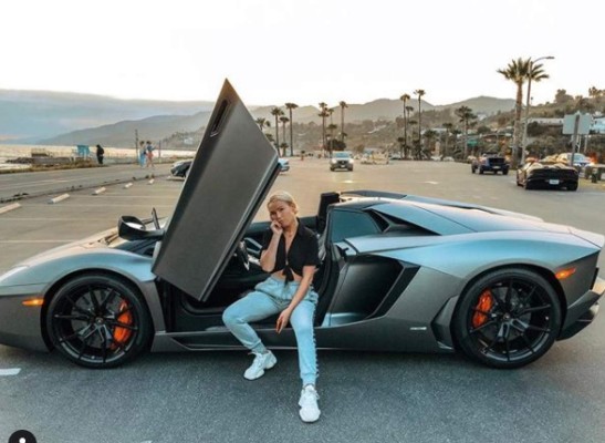 ¿Quién es? La sexy espontánea que enseñó de más al invadir la cancha en el Super Bowl