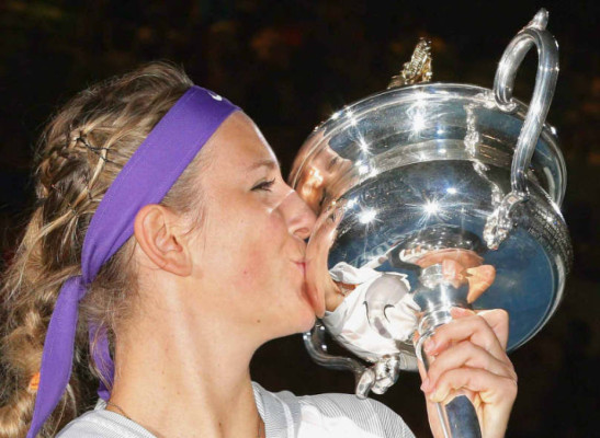 Su majestad Azarenka es la reina de Australia .