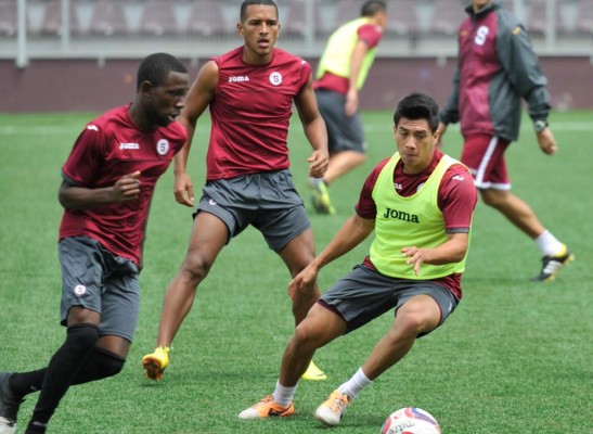 El guatemalteco Rafa Morales debutará con Saprissa este domingo