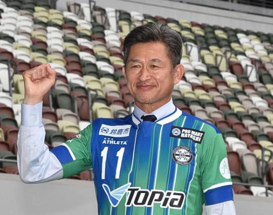 El futbolista más viejo del mundo cumple 58 años: su club actual y desliza cuándo podría retirarse