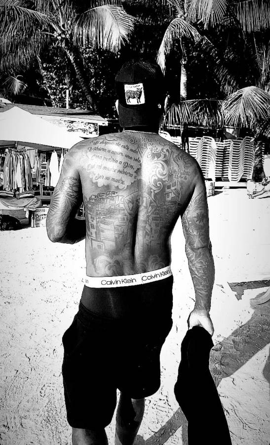 Tomó nueva decisión en redes: Así presume Romell Quioto sus vacaciones tras ser separado de la Selección