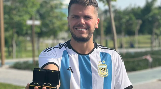 Canceló su boda para irse al Mundial de Qatar y seguir a Argentina; ahora un jeque le hizo esta tremenda propuesta