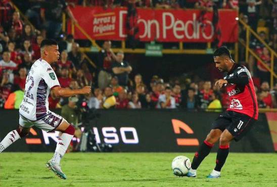 ¿Cuál será el futuro? Alex López no logró el título con Alajuelense en Costa Rica y los aficionados piden su salida del club