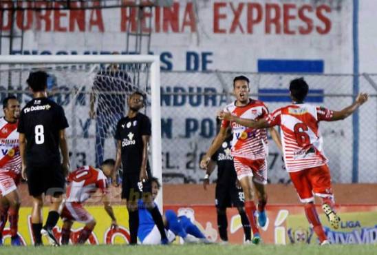 Carlos Meléndez celebra su anotación ante Honduras Progreso. Foto: Edwin Romero.