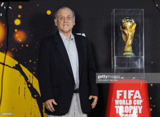 Técnico y ser humano ejemplar: Las 20 fotografías imborrables de 'Chelato' Uclés en su paso por el fútbol