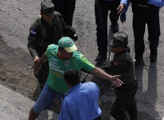 Así se vivió el terror en la guerra de pedradas entre barra de Real España y Marathón