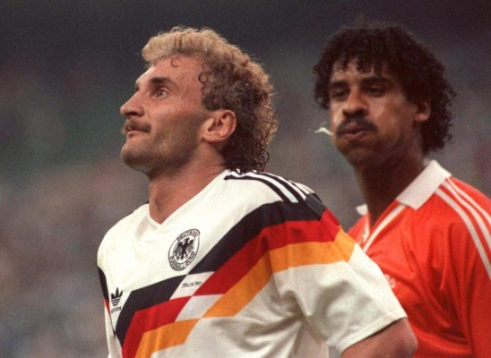 Los escupitajos más famosos de la historia del fútbol