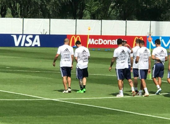 El beso de Jorge Sampaoli a Lionel Messi en su día de cumpleaños