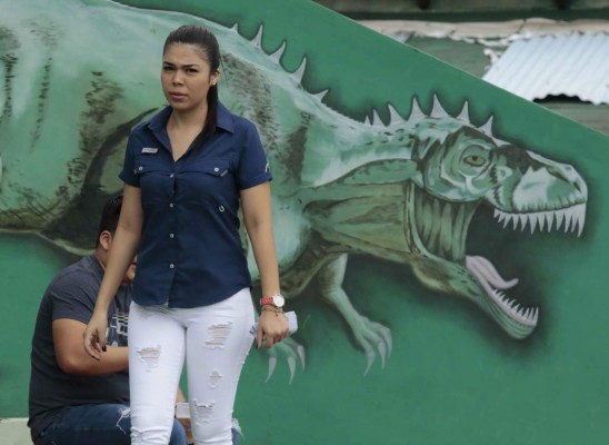 !PRECIOSAS! El Yankel Rosenthal volvió ser arropado por la belleza femenina