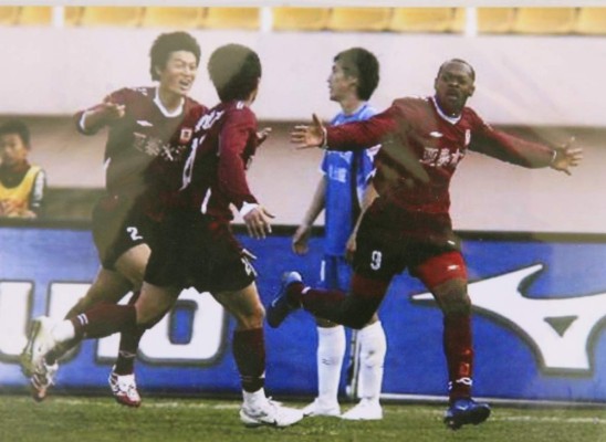 TOP: Futbolistas hondureños que se han consagrado campeones en el extranjero