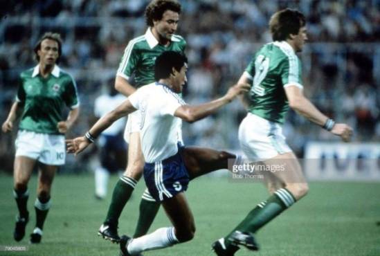 1982 World Cup Finals, Zaragoza, Spain, 21st June, 1982, Honduras 1 v N,Ireland 1, Honduras player Porfirio Betancourt shoots between Northern Ireland's Martin O'Neill and John McClelland (Photo by Bob Thomas Sports Photography via Getty Images)